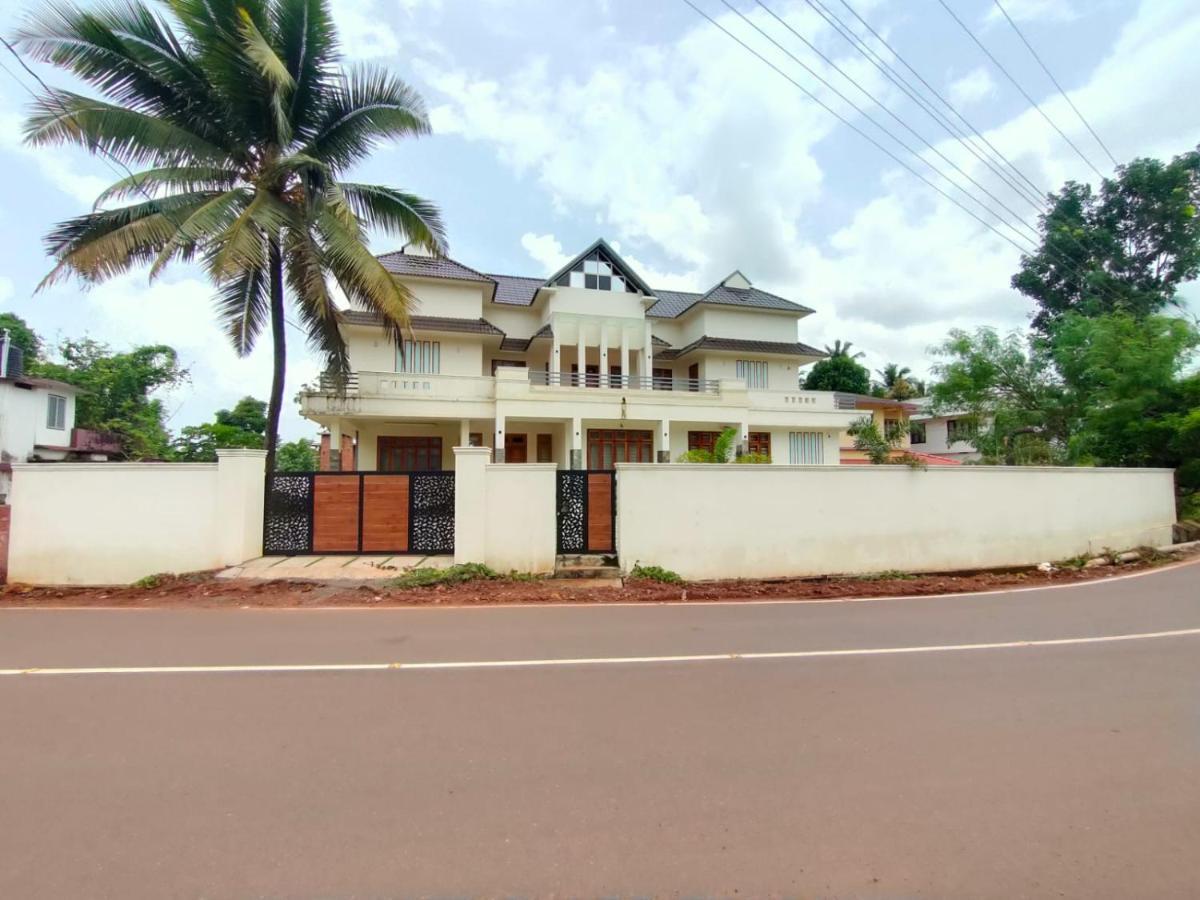 Hotel Nandhanam Holidays Kannur Exterior foto